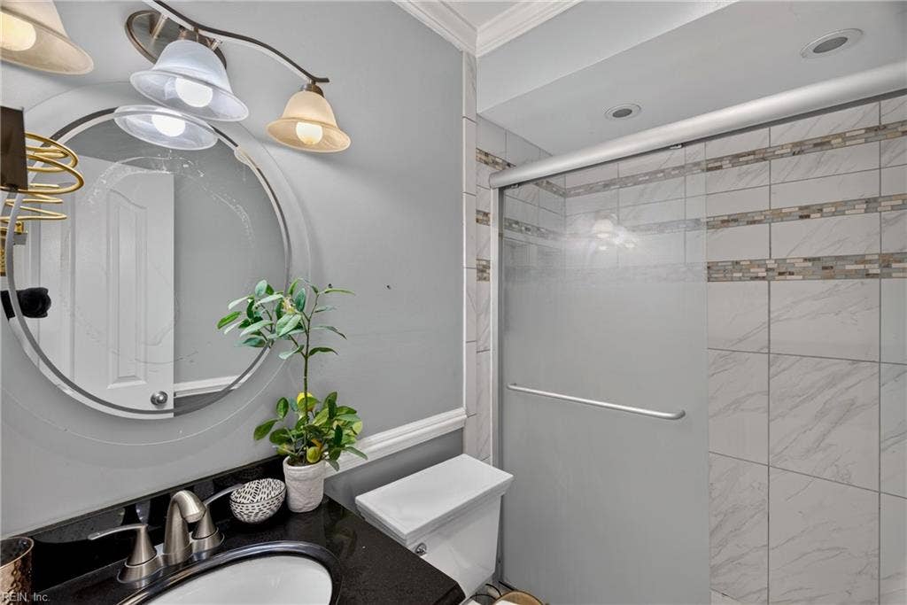 9 Baywood Lane, Portsmouth, VA 23701 Updated guest bathroom