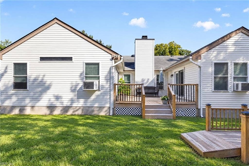 9 Baywood Lane, Portsmouth, VA 23701 Fenced in backyard. Pictures virtually staged.