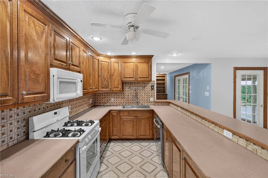8139 Manor Drive, Gloucester, VA 23061