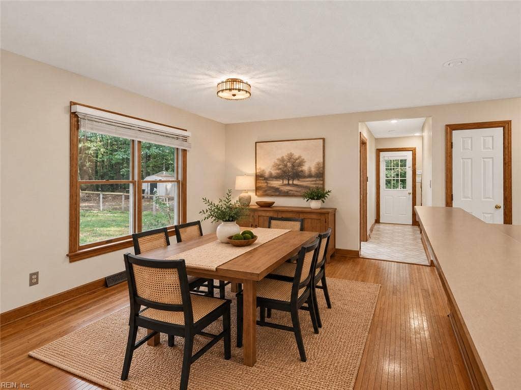 Dining area with virtual staging