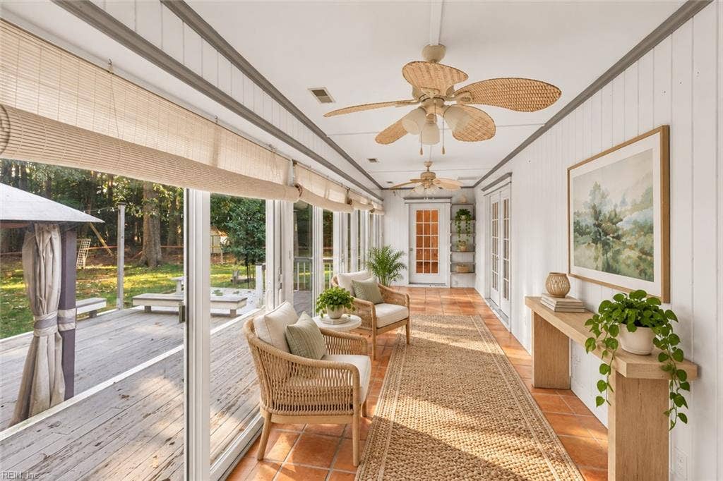 Sunroom with virtual staging