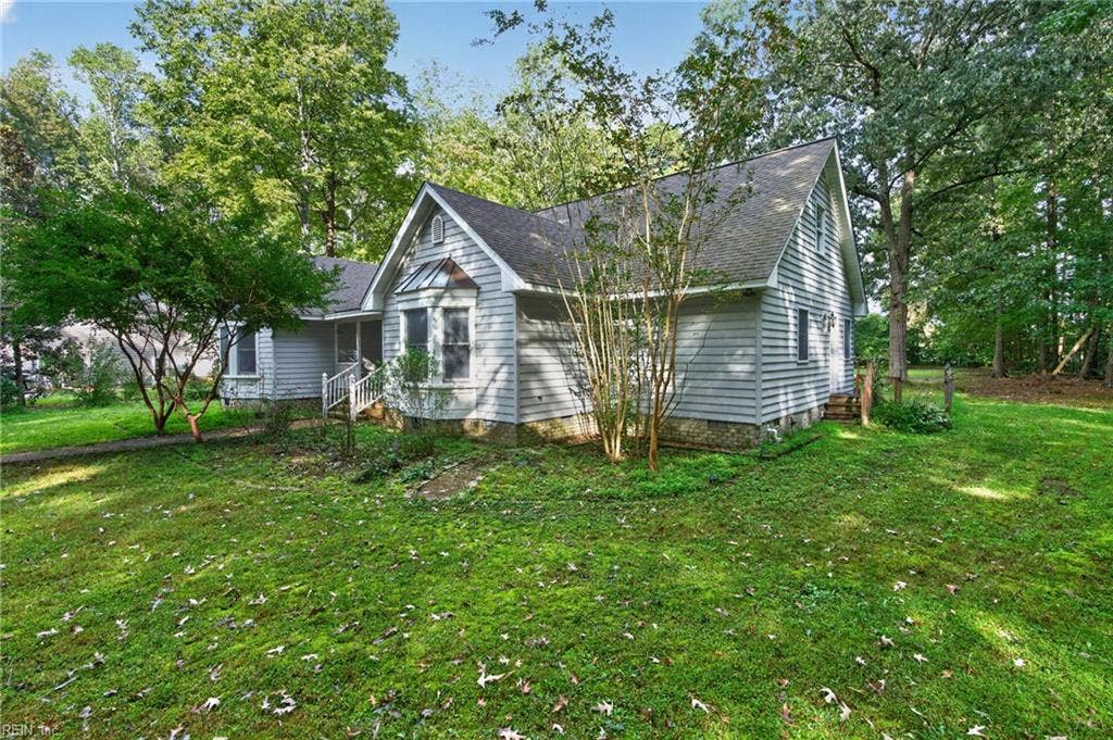 8139 Manor Drive, Gloucester, VA 23061