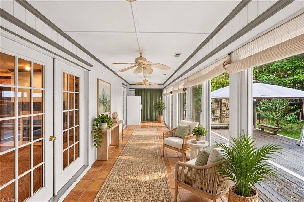 Sunroom with virtual staging