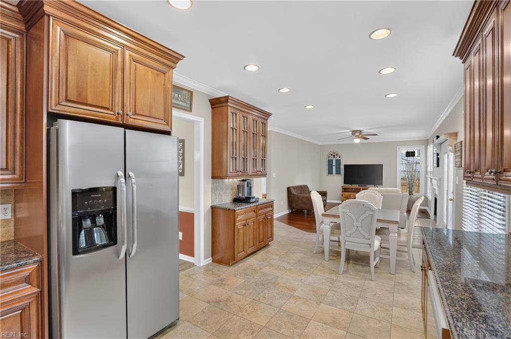 100 Aberfeldy Way, Highlands, Yorktown, VA 23693 Kitchen Open to the Family Room