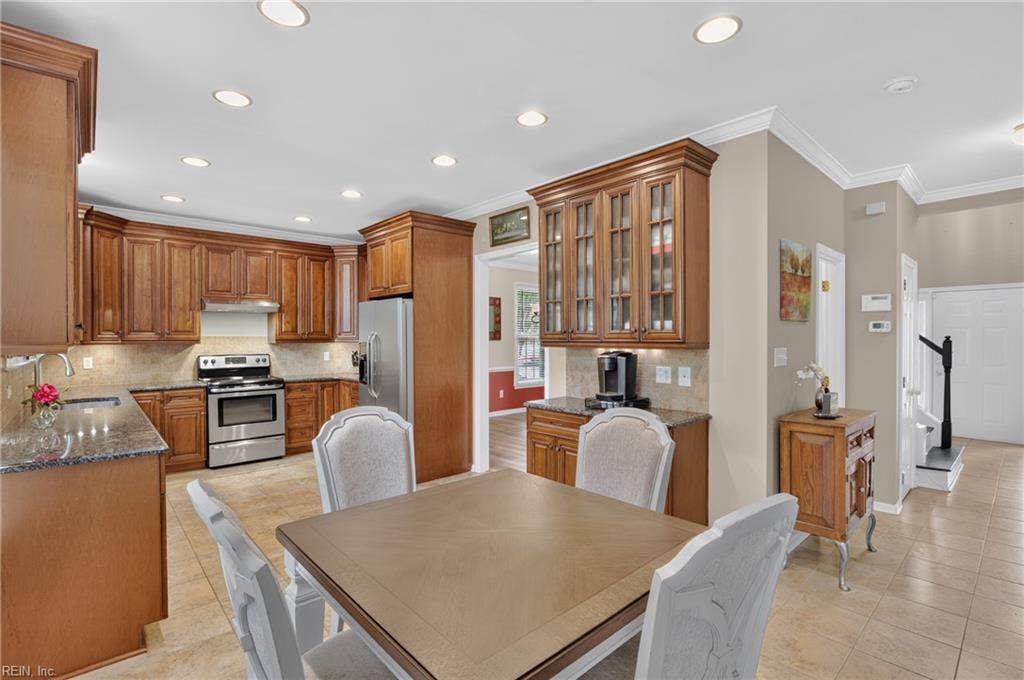 100 Aberfeldy Way, Highlands, Yorktown, VA 23693 Recess Lighting