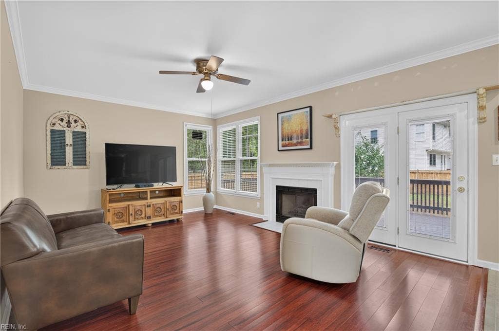 100 Aberfeldy Way, Highlands, Yorktown, VA 23693 Family Room with Gas Fireplace