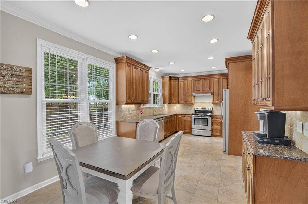 100 Aberfeldy Way, Highlands, Yorktown, VA 23693 Breakfast Nook and Kitchen
