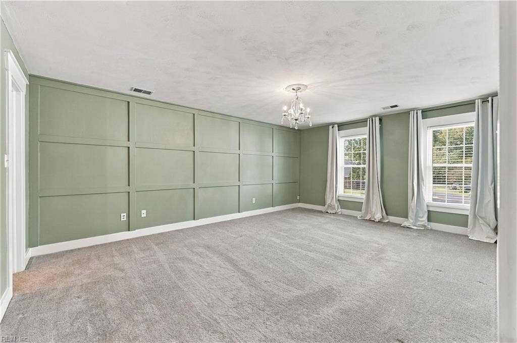 Spacious Primary bedroom!