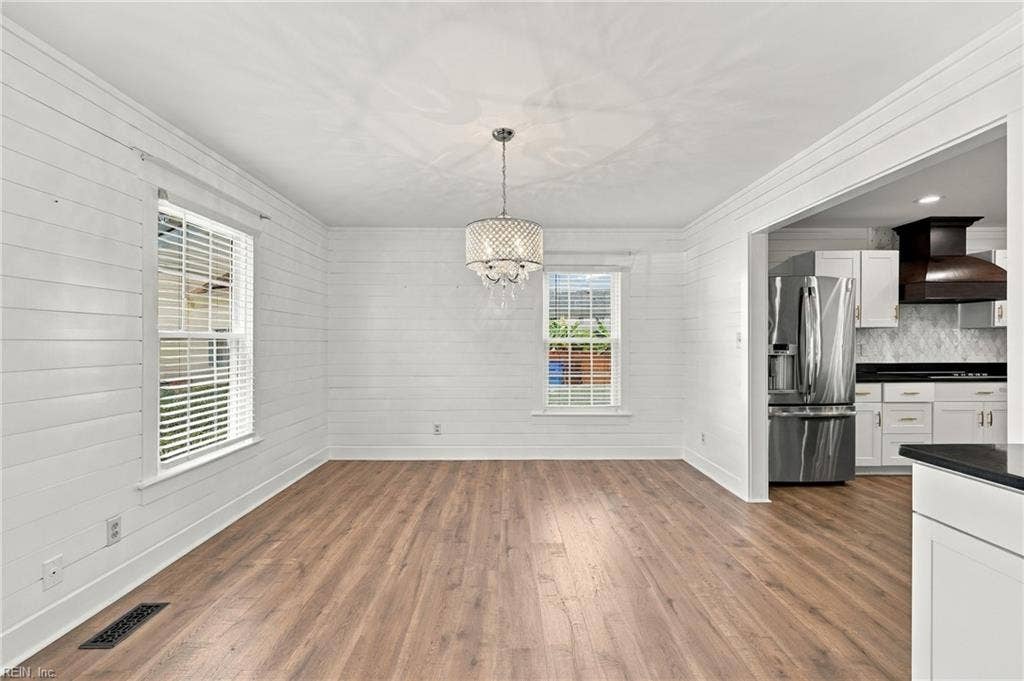 Dining room leading to the kitchen