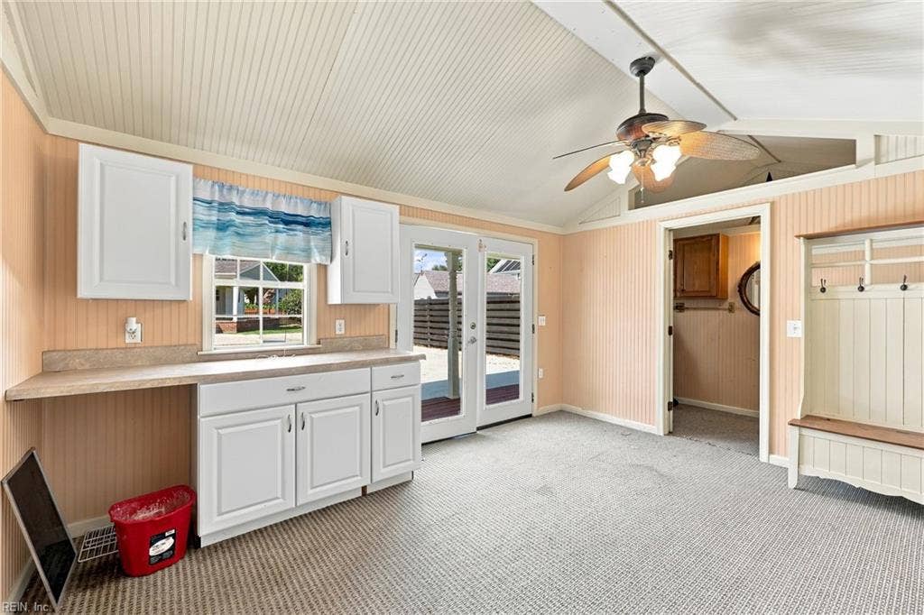 Pool house with a kitchenette!