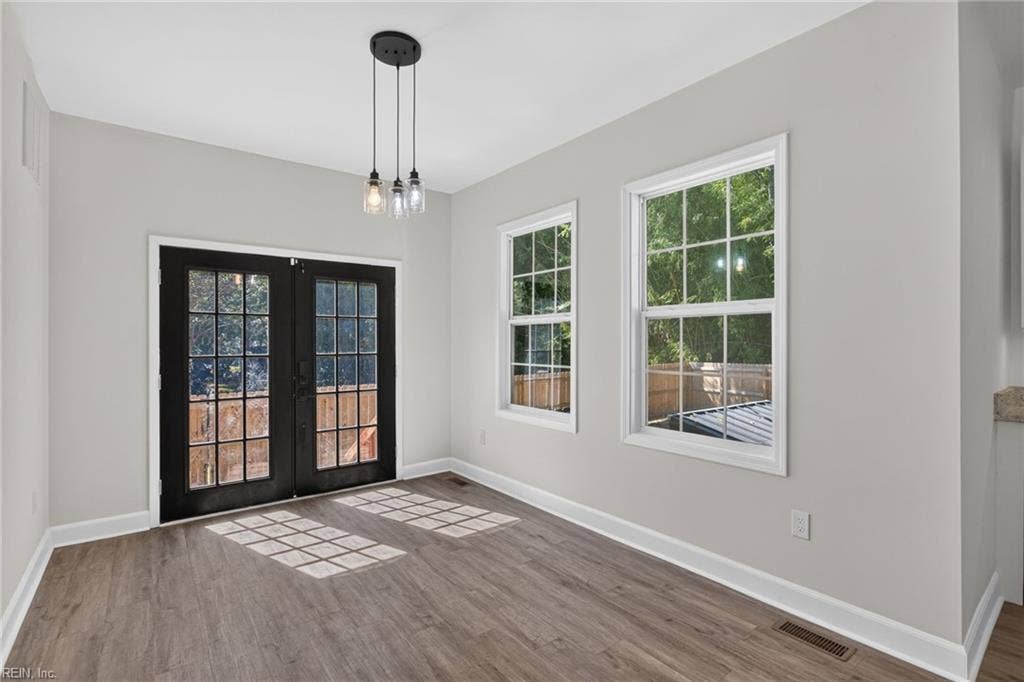 Kitchen Nook/ Dining Area