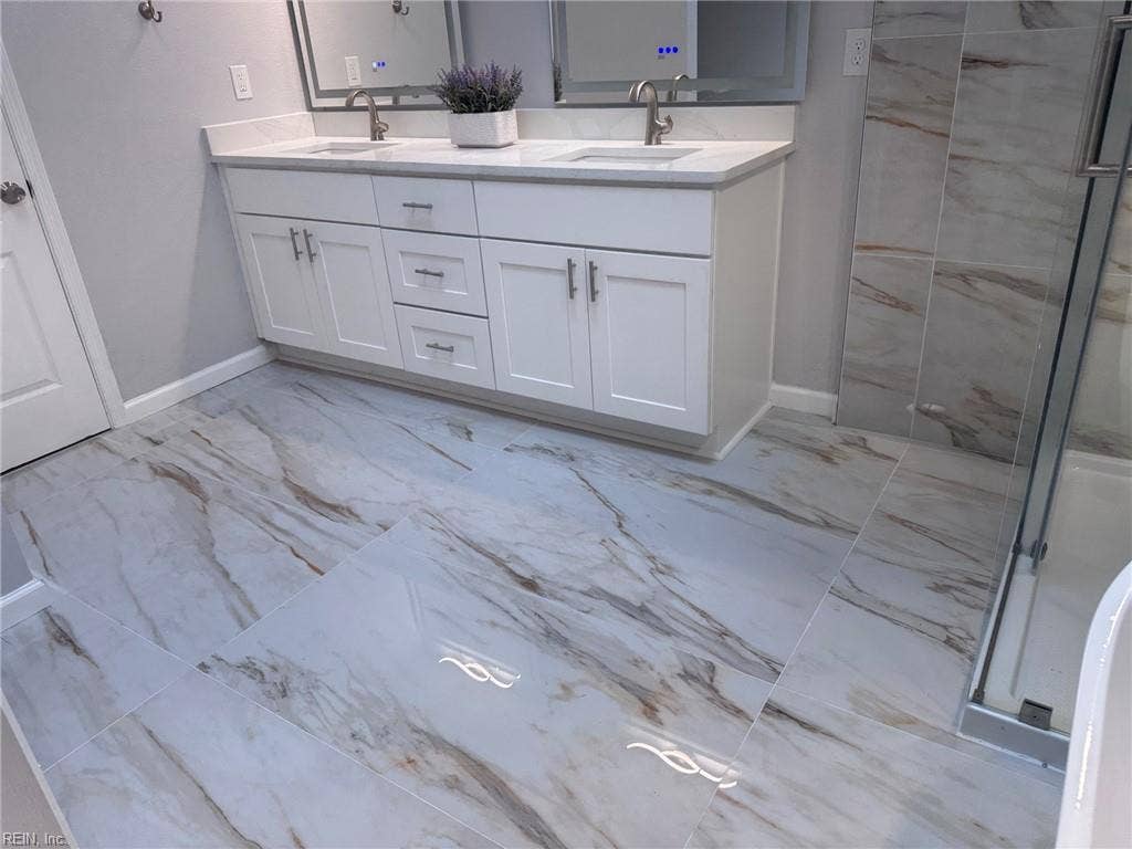 3024 Red Maple Lane, Lynnhaven Woods, Virginia Beach, VA 23452 Primary bathroom