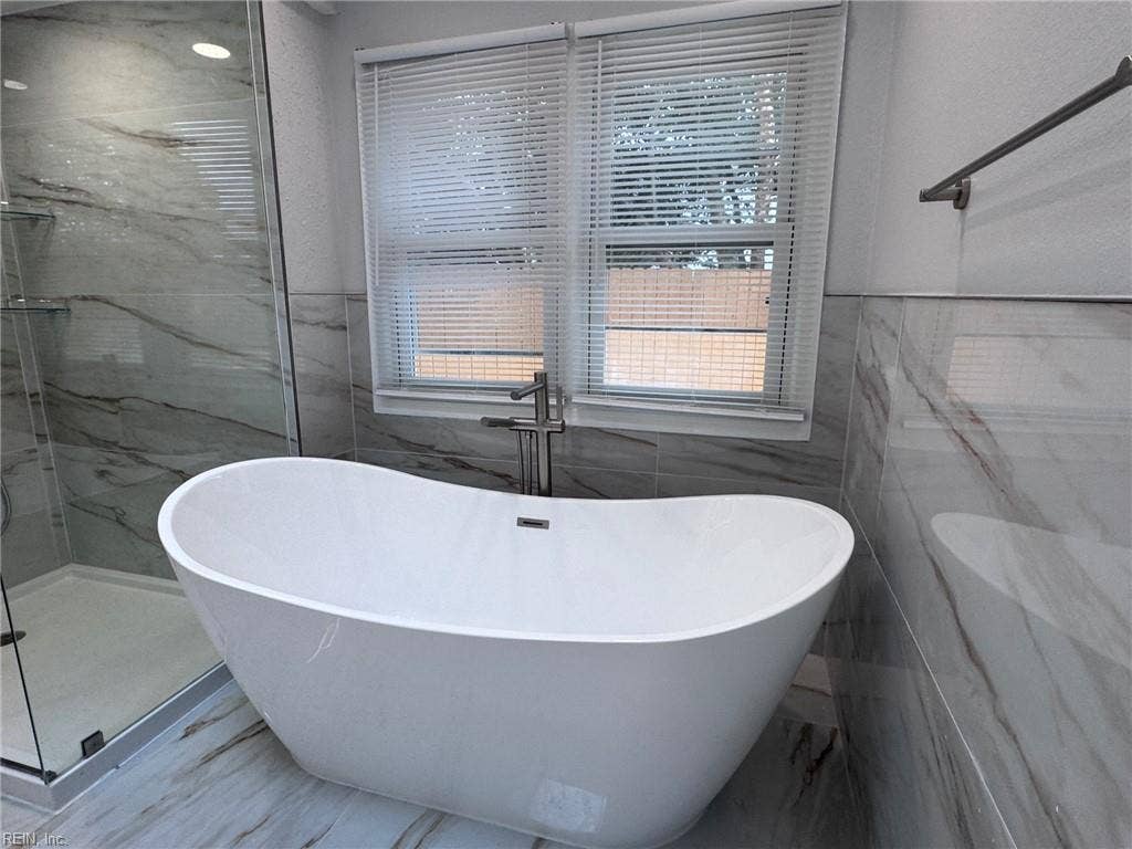 3024 Red Maple Lane, Lynnhaven Woods, Virginia Beach, VA 23452 Primary bath large freestanding soaking tub