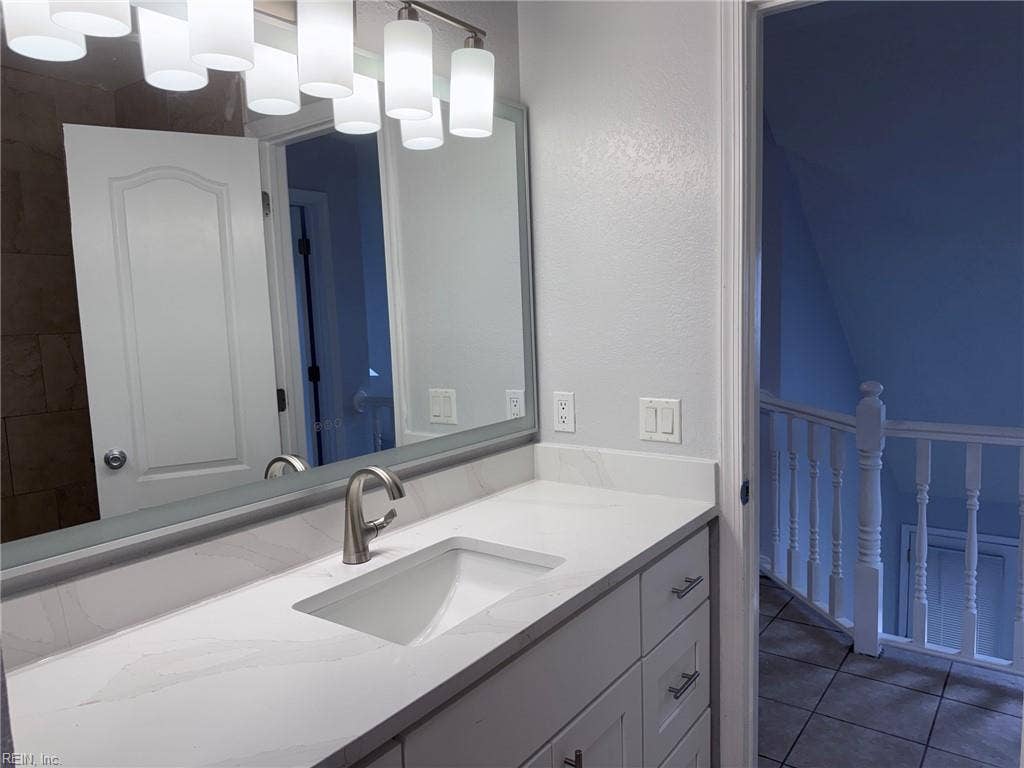 3024 Red Maple Lane, Lynnhaven Woods, Virginia Beach, VA 23452 Upstairs hall bathroom