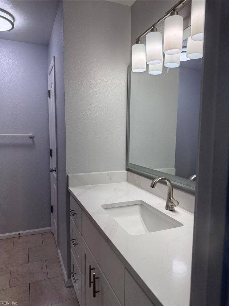 3024 Red Maple Lane, Lynnhaven Woods, Virginia Beach, VA 23452 Upstairs hall bathroom