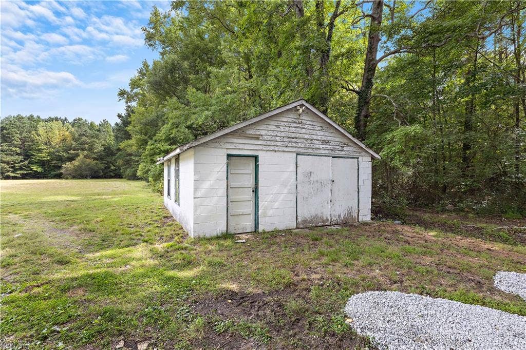 9509 Line Fence Road, Hayes, VA 23072 9509 Line Fence Road, Hayes, VA 23072