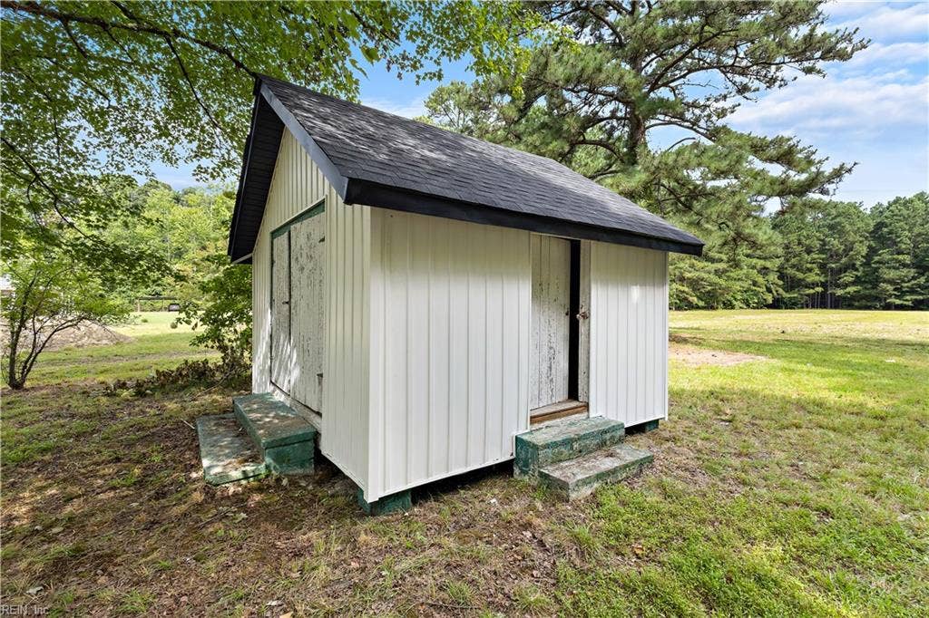 9509 Line Fence Road, Hayes, VA 23072 9509 Line Fence Road, Hayes, VA 23072