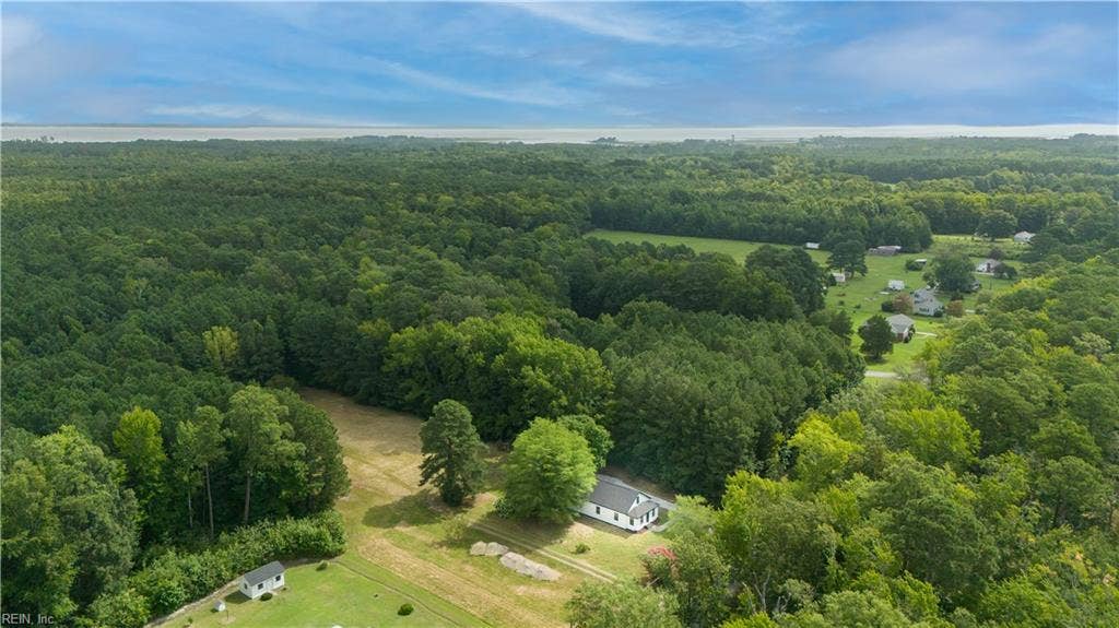 9509 Line Fence Road, Hayes, VA 23072 9509 Line Fence Road, Hayes, VA 23072