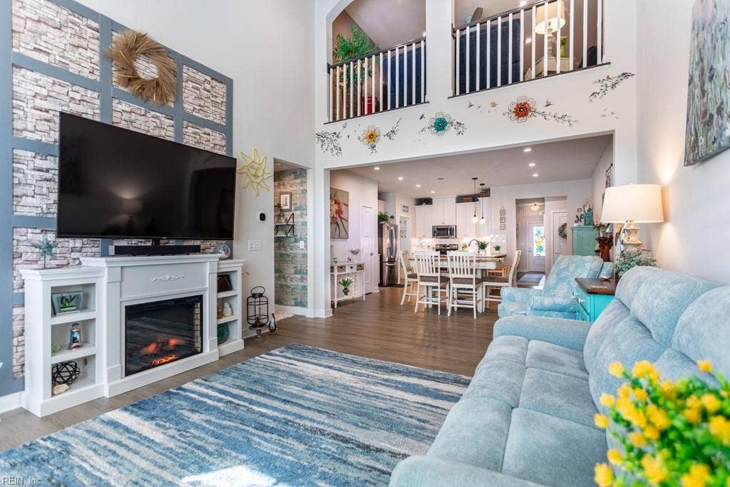 Open Great Room with Vaulted Ceilings