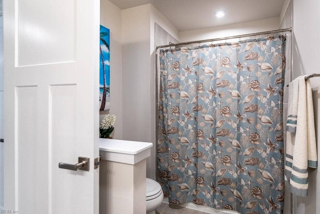 Upstairs hall bathroom