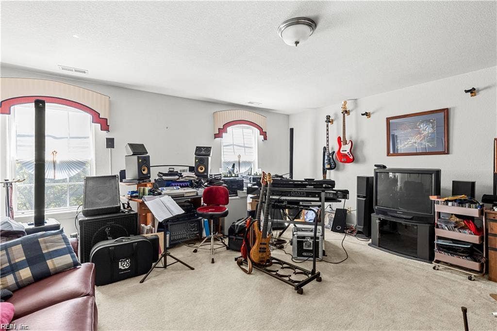 513 Telfyan Drive, Chesapeake, VA 23320 513 Telfyan Drive, Chesapeake, VA 23320
