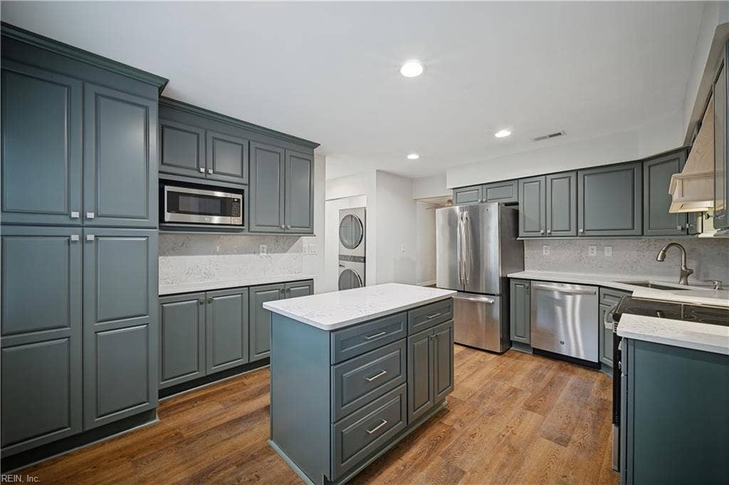 1149 Crystalwood Circle, Chesapeake, VA 23320 1149 Crystalwood Circle, Chesapeake, VA 23320