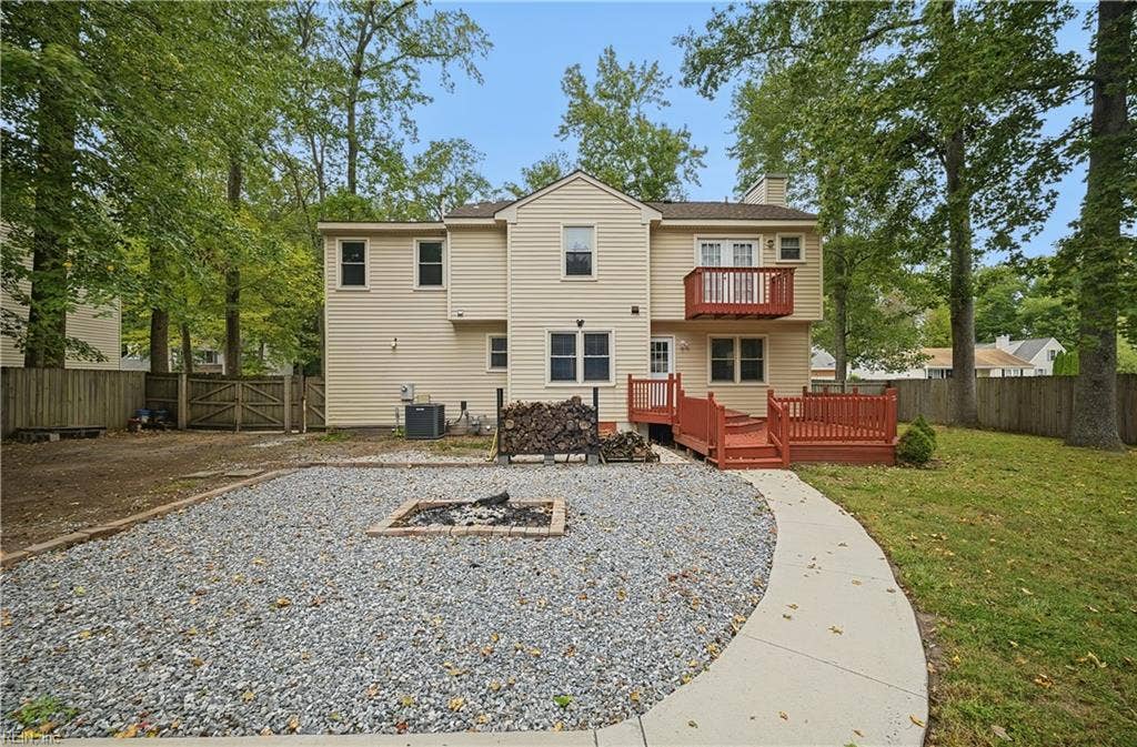 1149 Crystalwood Circle, Chesapeake, VA 23320 1149 Crystalwood Circle, Chesapeake, VA 23320