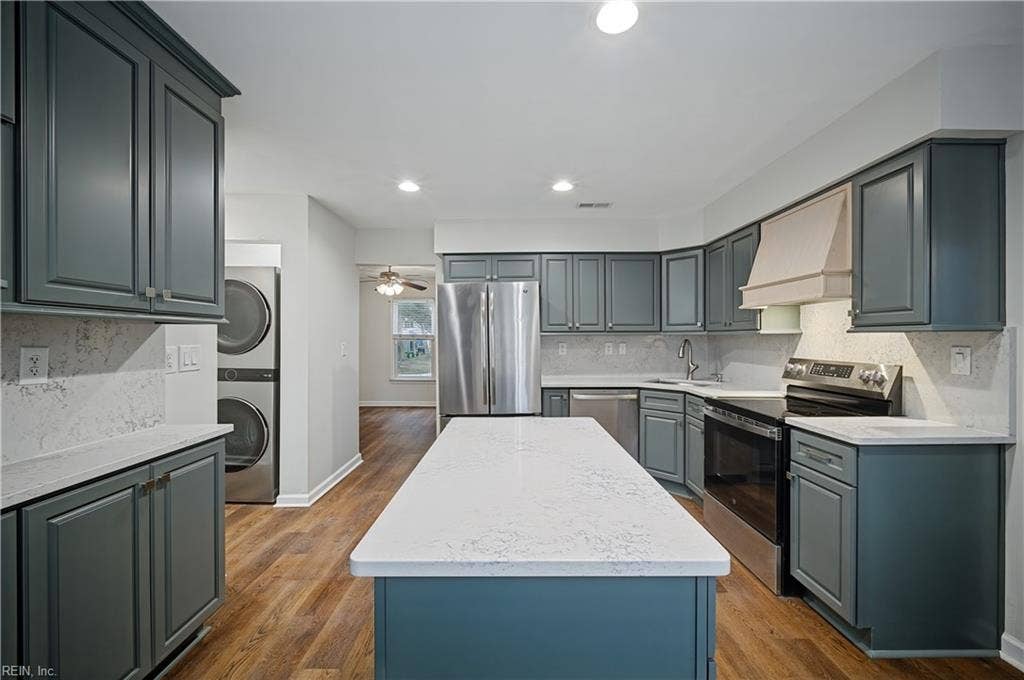 1149 Crystalwood Circle, Chesapeake, VA 23320 1149 Crystalwood Circle, Chesapeake, VA 23320