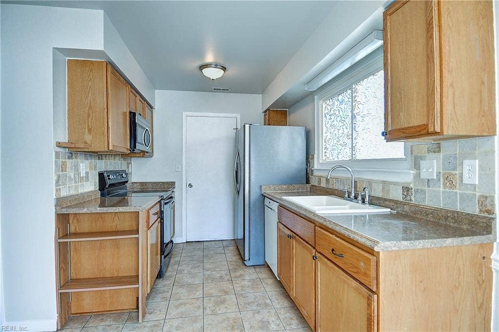 5373 Chatham Lake Drive, Virginia Beach, VA 23464