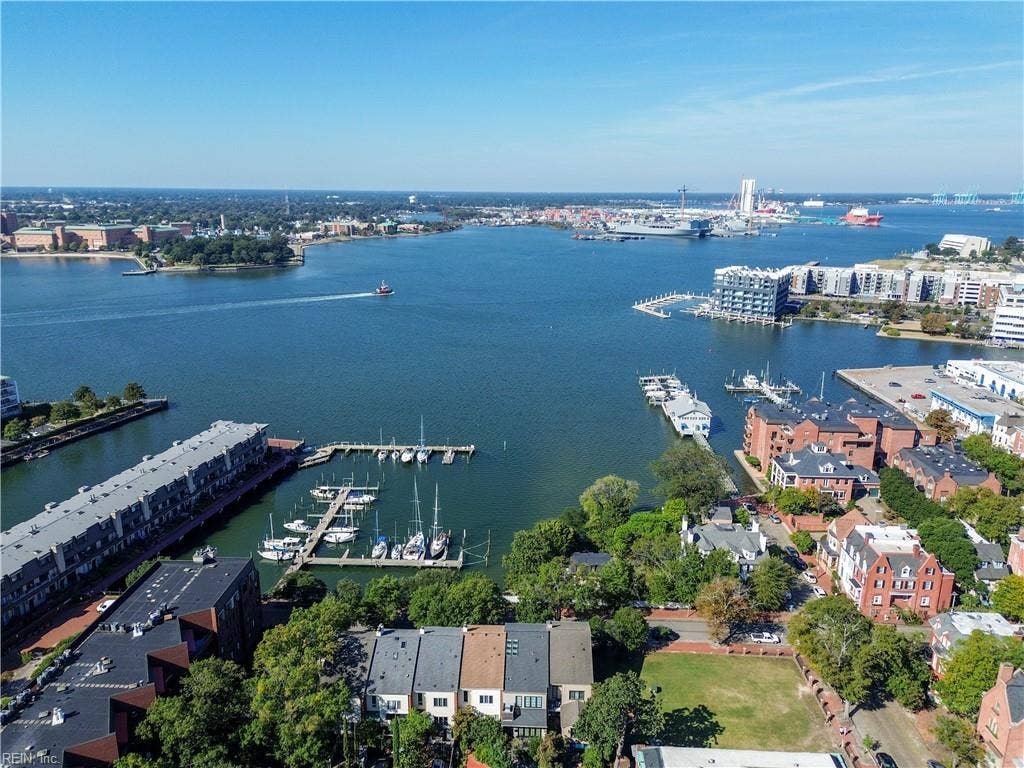 Just 2 blocks from scenic Freemason Harbour