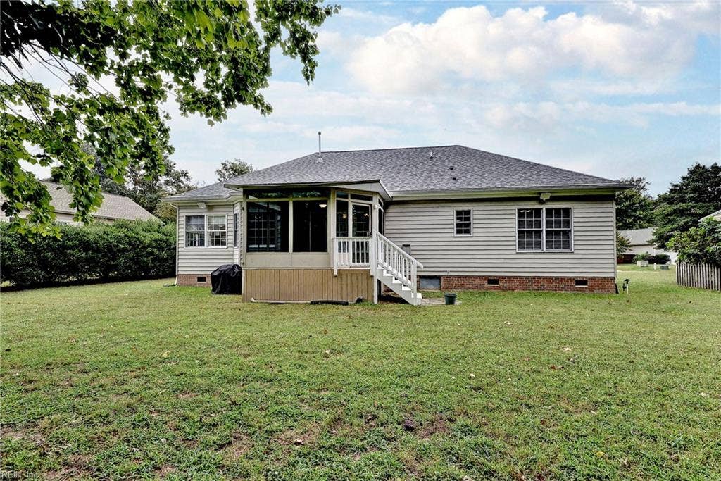 Large flat back yard
