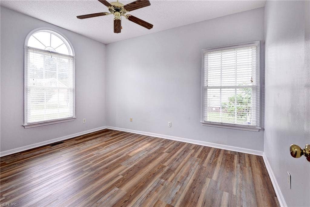 BR 2 with Palladian Window