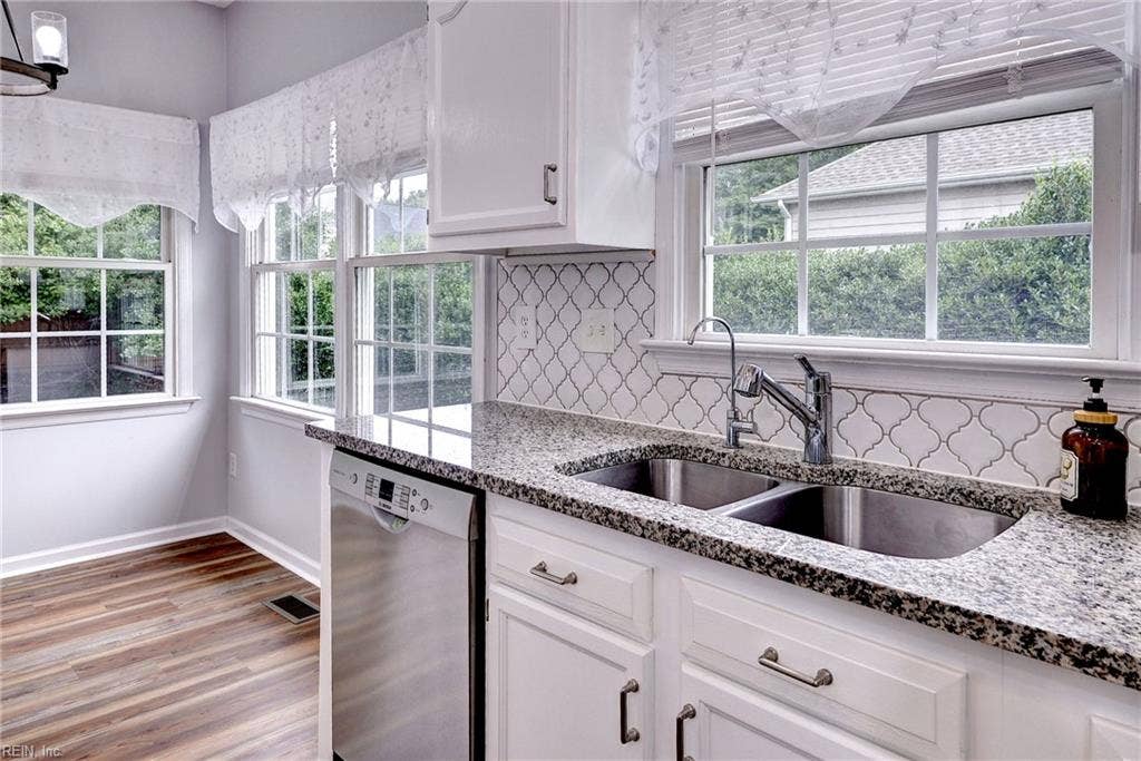 Beautifully tiled backsplash