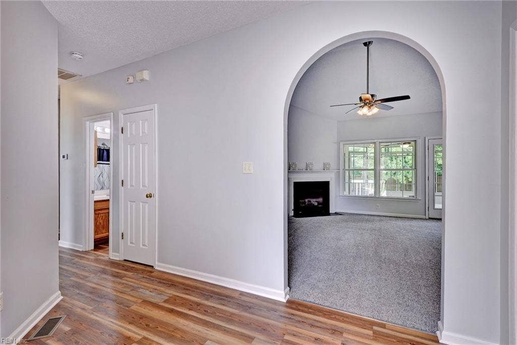 Beautiful archway off of foyer