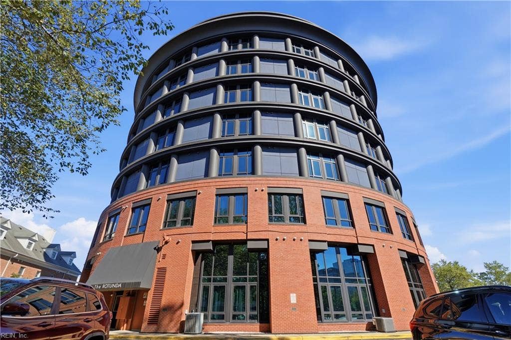 Welcome to the Iconic Rotunda built in 1966 and converted to condos.