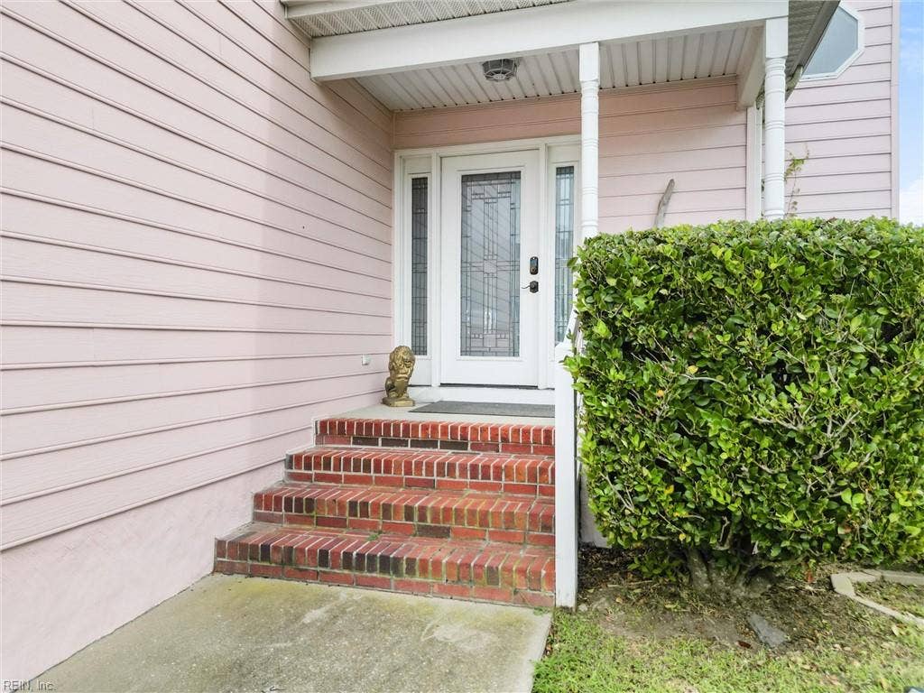 121 Grand View Drive, Hampton, VA 23664