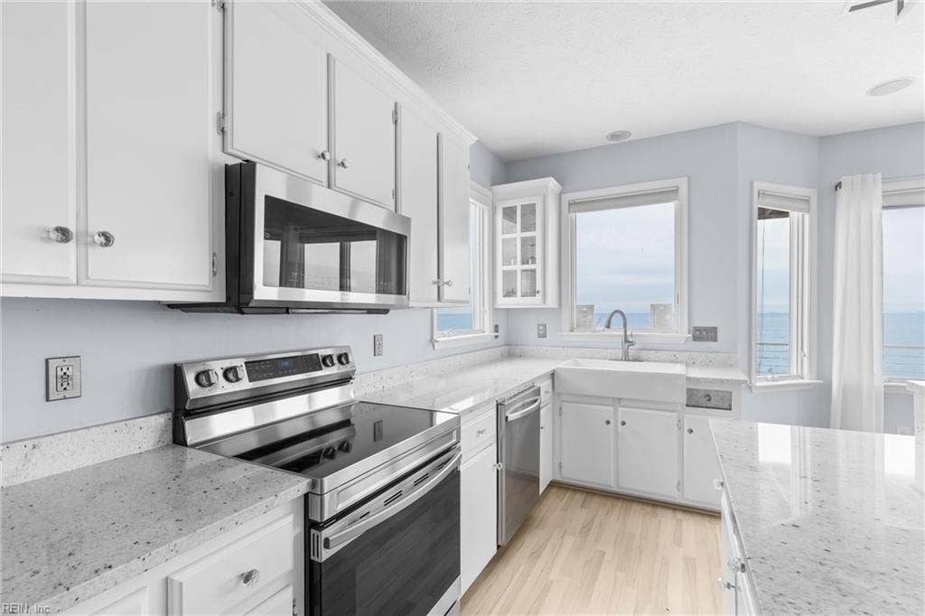 121 Grand View Drive, Hampton, VA 23664