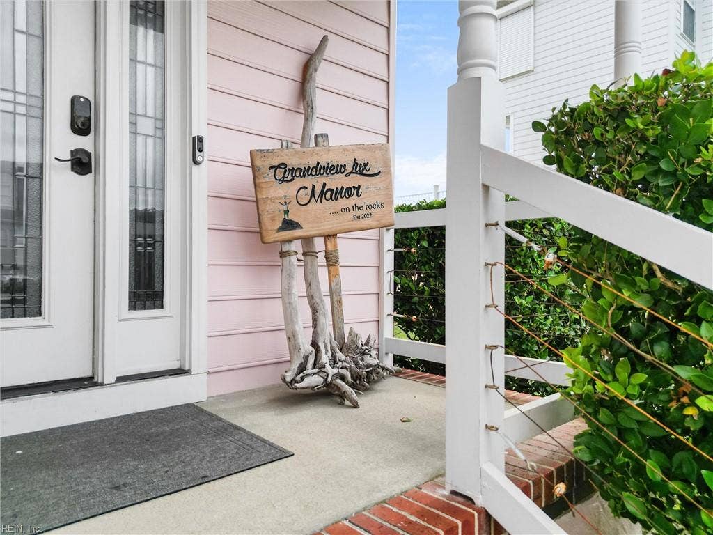 121 Grand View Drive, Hampton, VA 23664