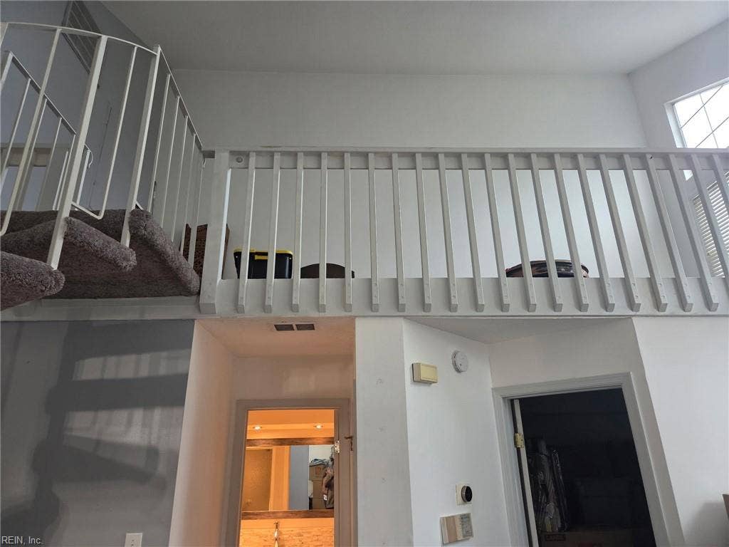 5112 Heathglen Circle, Woodbridge Condos, Virginia Beach, VA 23456 LIVING ROOM