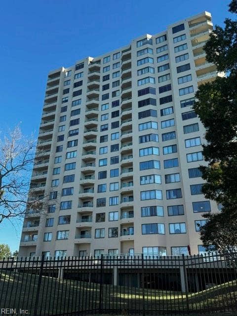 7501 River Road, #11D, Newport News, VA 23607