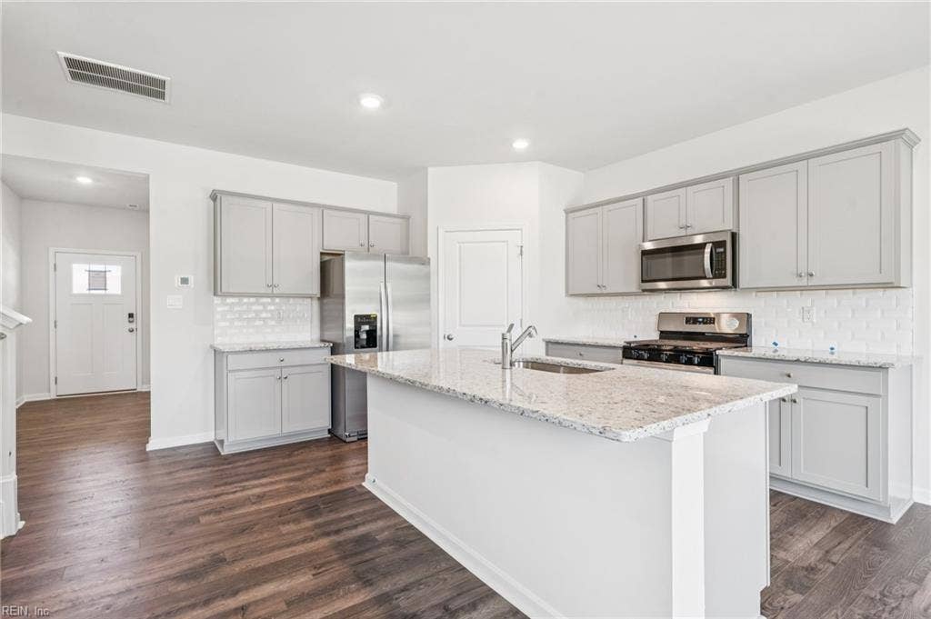 1026 Eastport Place, Suffolk, VA 23435 1026 Eastport Place, Suffolk, VA 23435