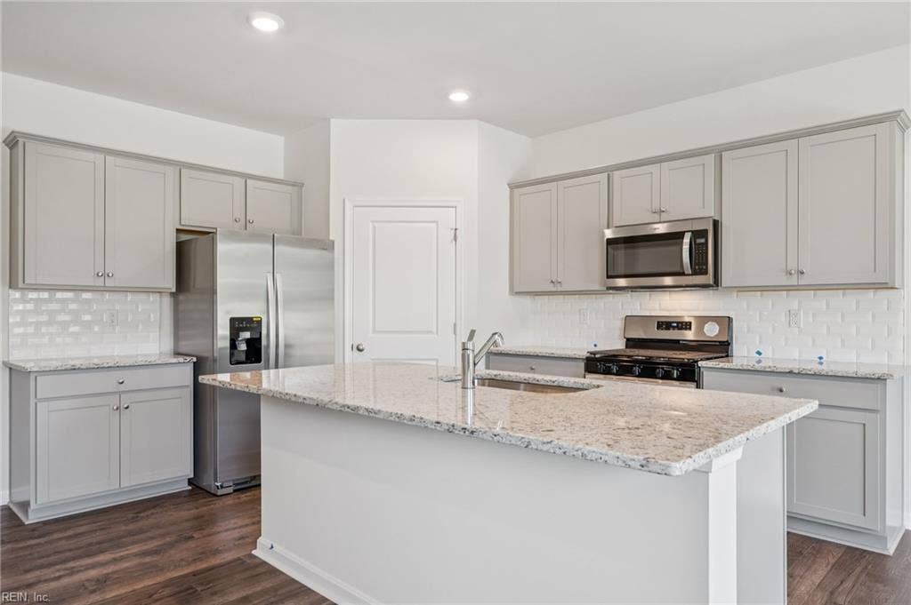 1026 Eastport Place, Suffolk, VA 23435 1026 Eastport Place, Suffolk, VA 23435