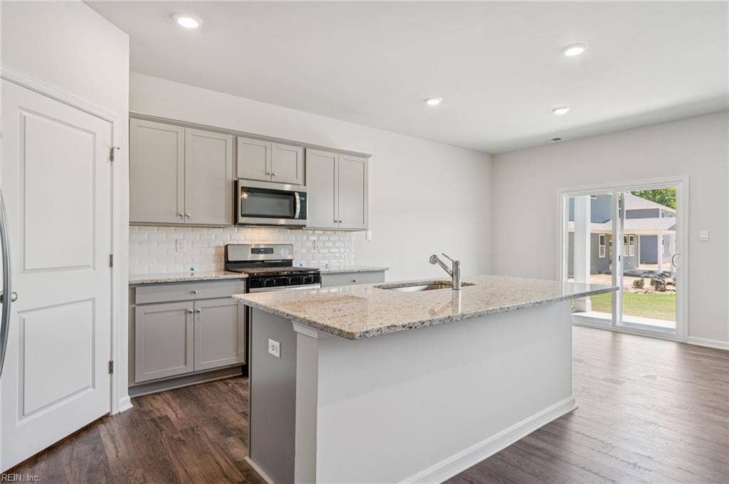 1026 Eastport Place, Suffolk, VA 23435 1026 Eastport Place, Suffolk, VA 23435