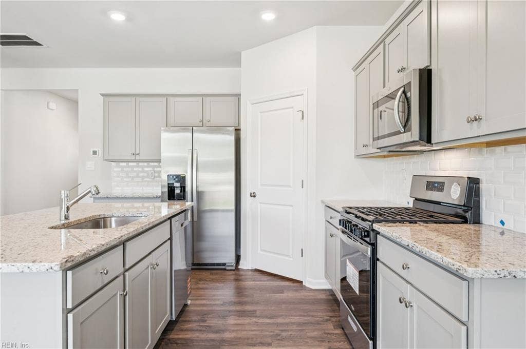 1026 Eastport Place, Suffolk, VA 23435 1026 Eastport Place, Suffolk, VA 23435