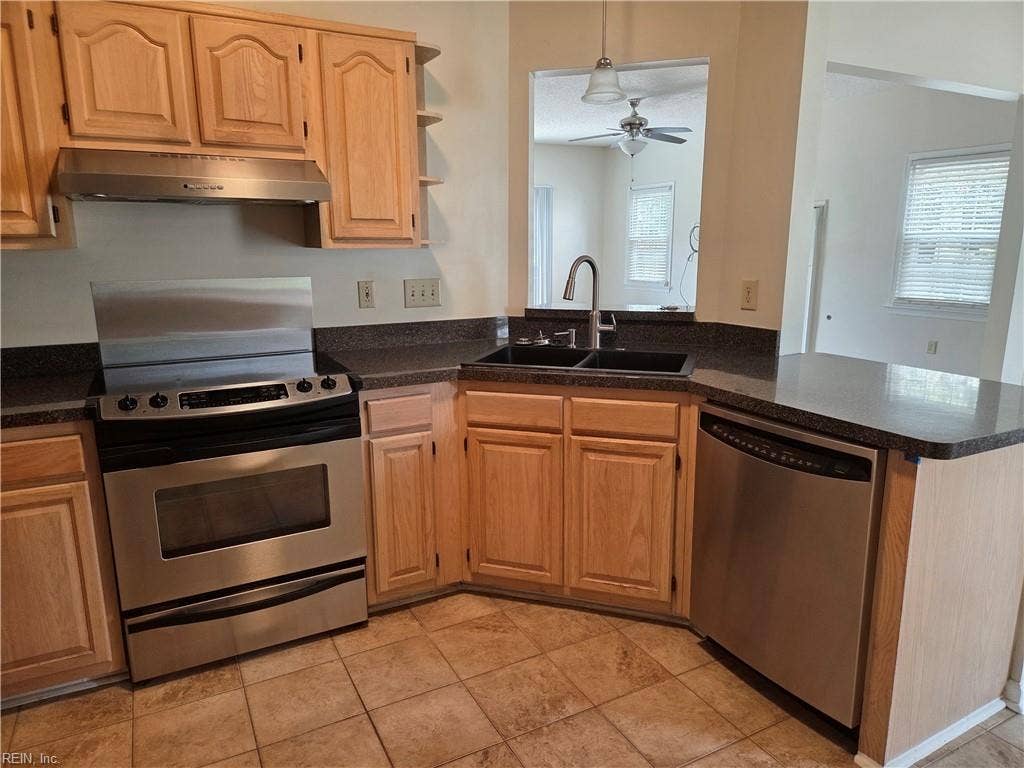909 Willow Point, Newport News, VA 23602 909 Willow Point, Newport News, VA 23602