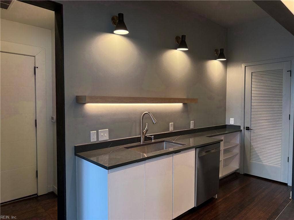 1 E Plume Street, #1, Downtown, Norfolk, VA 23510 Kitchen