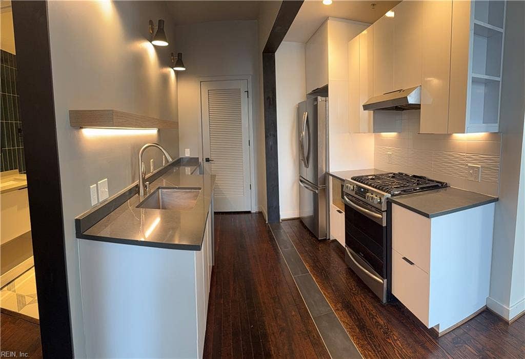 1 E Plume Street, #1, Downtown, Norfolk, VA 23510 KItchen