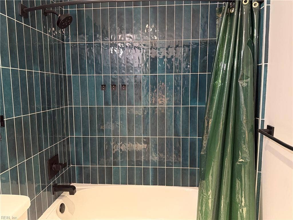 1 E Plume Street, #1, Downtown, Norfolk, VA 23510 Bathroom