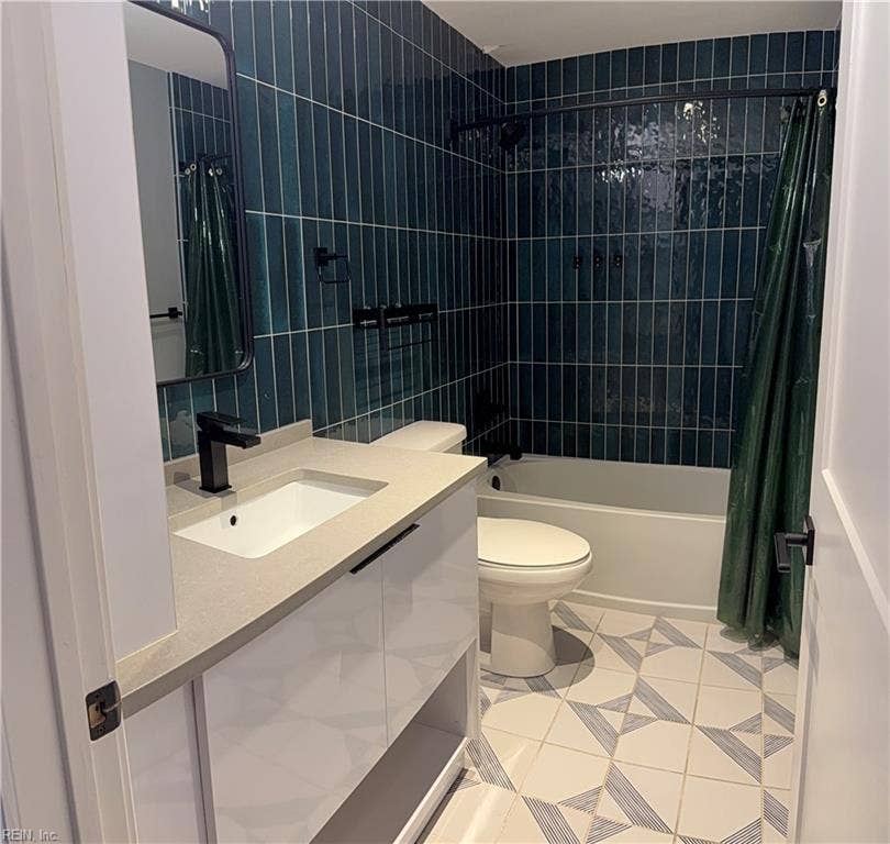 1 E Plume Street, #1, Downtown, Norfolk, VA 23510 Bathroom