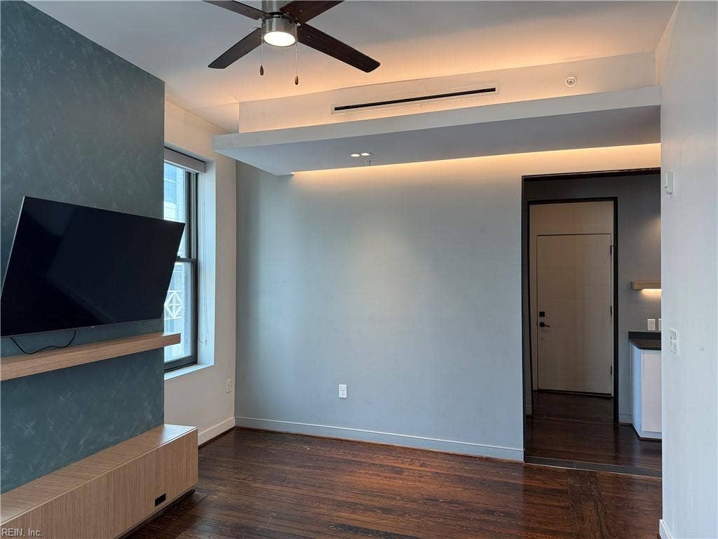 1 E Plume Street, #1, Downtown, Norfolk, VA 23510 Living Room